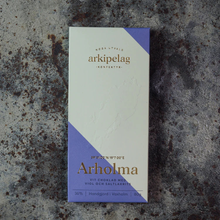 Arholma - Vit choklad 36% med viol och saltlakrits.
